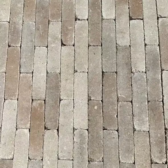 Šviesaus smėlio ir geltonų tonų mišinio sendinto klinkerio formato betoninės trinkelės